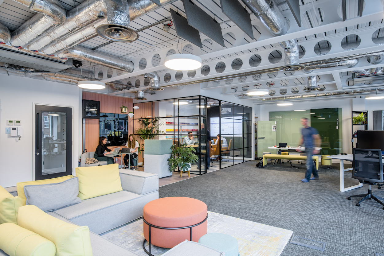 NEW CLERKENWELL SHOWROOM FEATURES RECYCLED PET ACOUSTIC PANELLING BY WOVEN IMAGE