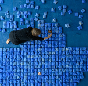 Polish artist Alicja Patanowska unveils ‘The Ripple Effect’ at the V&A for London Design Festival 2025 – a 2,000-tile installation exploring the hidden consequences of copper mining.